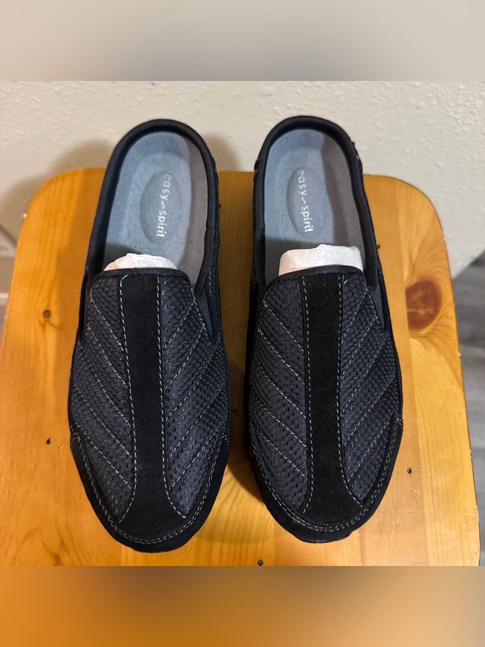 East Spirit tTravfl co  Women's Black Slip-On Knit Loafers